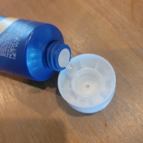 New OLEHENRIKSEN 10% AHA Lemonade Smoothing Scrub - Picture 5 of 6